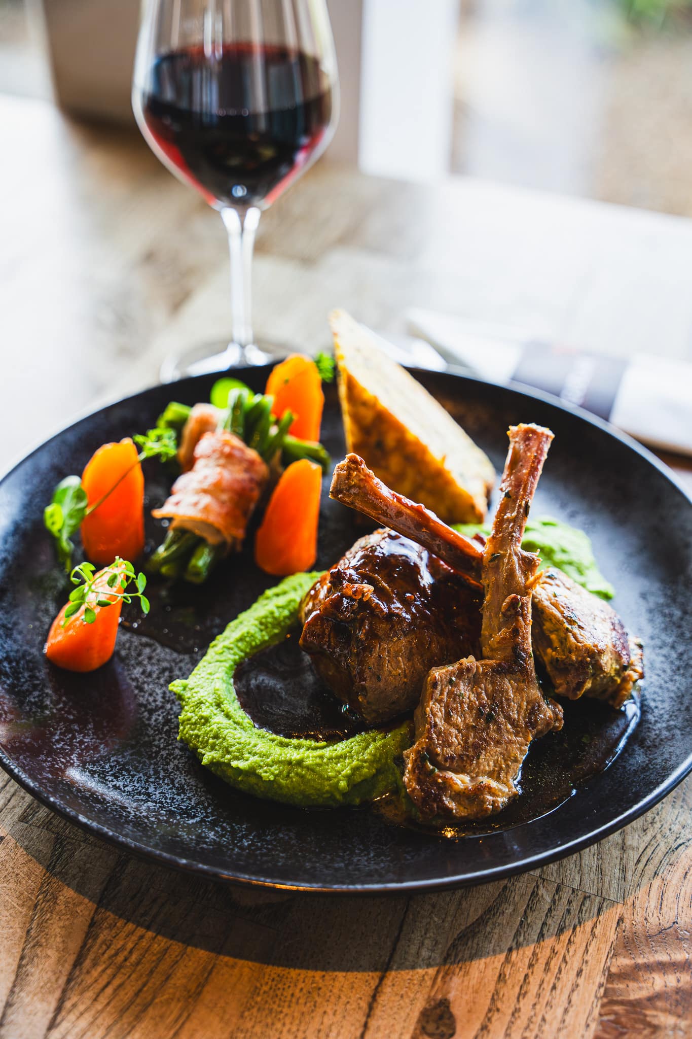 Gudlak Restaurant & Bar